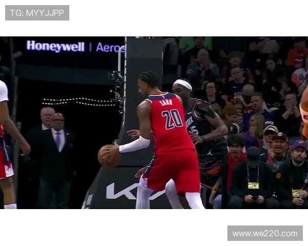 布克盛赞马威充满活力展现内线全能特质令人期待