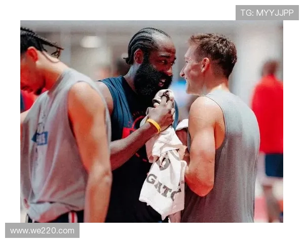 小卡称赞训练营表现出色年轻球员防守沟通能力显著提升